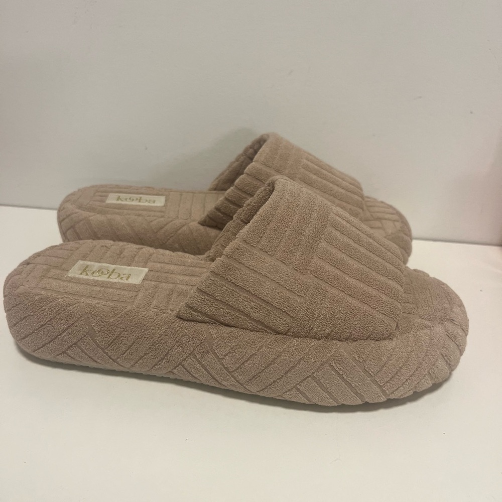 Slippers - Picture 2 of 3